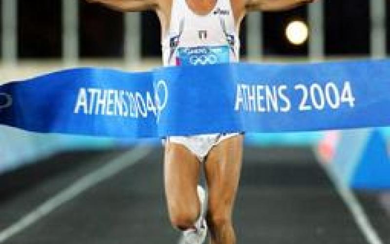 Stefano Baldini vince la maratona alle Olimpiadi di Atene 2004